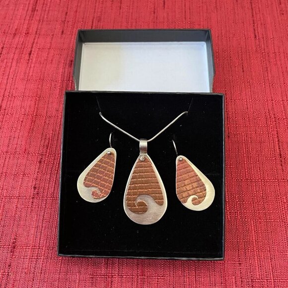 Jessie Senecal Handmade Sterling Sliver "Copper Wave" Necklace and Earrings - Picture 2 of 5